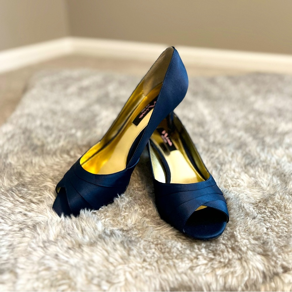Nina Women’s formal Navy kitten heel open toe pump